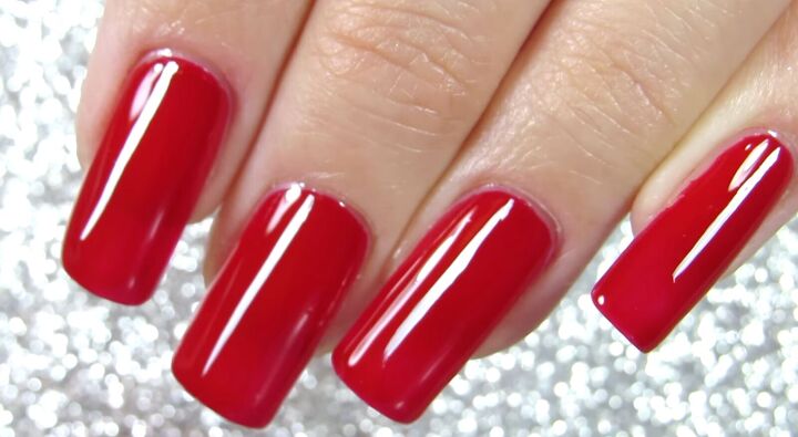how to do pretty red christmas nails with easy star snow designs, Drawing a white stripe on the red nails