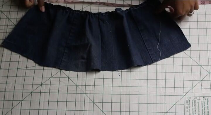 diy flare jeans how to make cropped frayed hem flare jeans, Gathering the fabric for the flare
