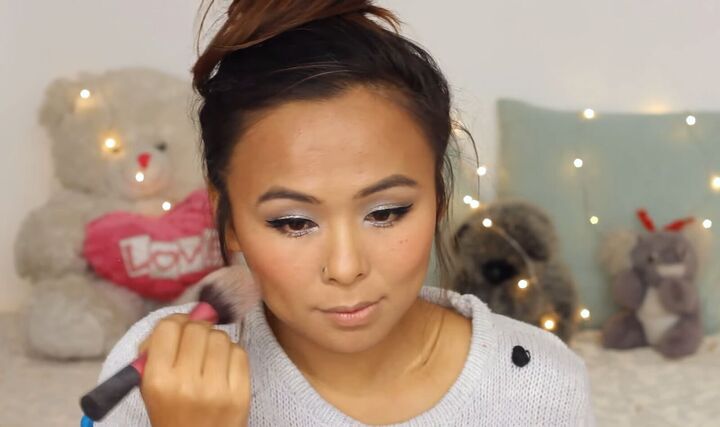 pink silver makeup tutorial a cute sparkly look for the holidays, Applying blush to the cheeks
