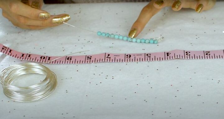 3 creative diy christmas gifts you can easily make at home, Threading beads onto the wire