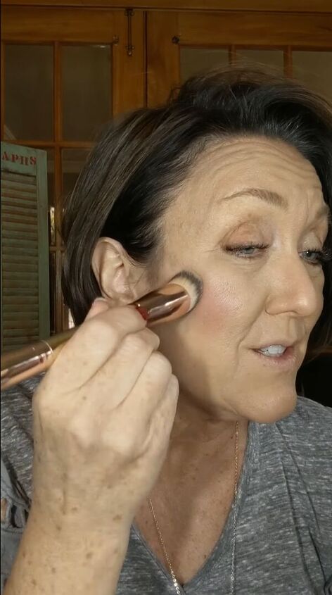 how to apply cream contour simple tips tricks for beginners, Applying cream blush to the cheeks
