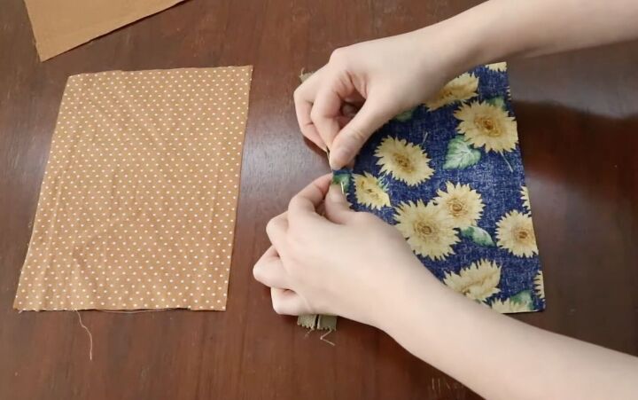 easy zipper pouch sewing tutorial fun gift for friends or yourself, Placing the zipper on the fabric