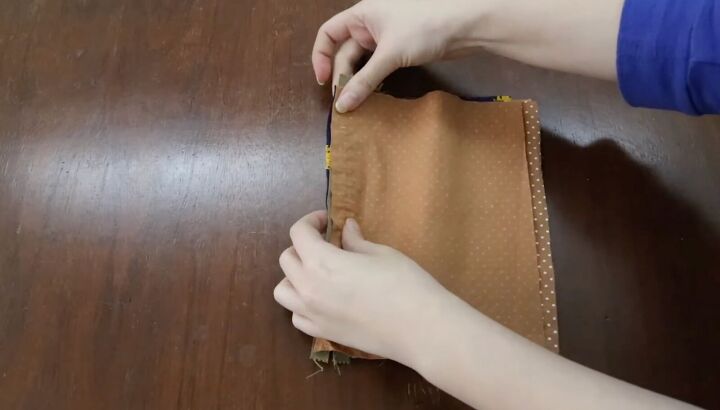 easy zipper pouch sewing tutorial fun gift for friends or yourself, Pinning the lining ready to sew