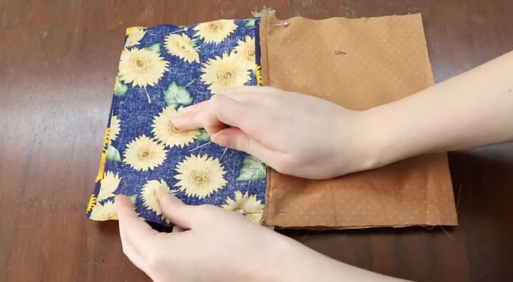 easy zipper pouch sewing tutorial fun gift for friends or yourself, Pinning the exterior and lining fabrics
