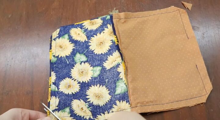 easy zipper pouch sewing tutorial fun gift for friends or yourself, Trimming the corners of the seam allowance