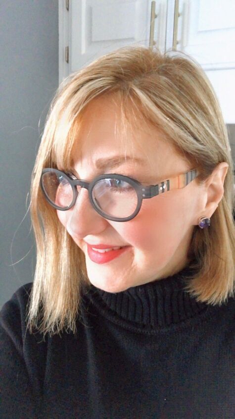 how to wear reading glasses with style, I have an oval face and love to wear round reading glasses