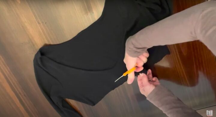 how you can make a cute diy long sleeve shrug in just 5 minutes, Adjusting the shape of the DIY bolero