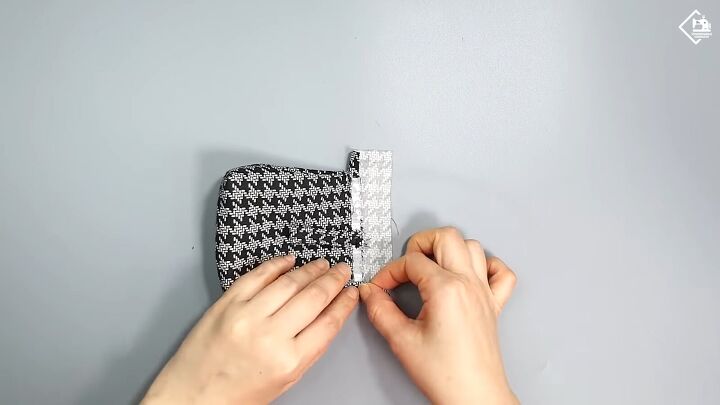 diy mini zipper pouch a cute little pouch to hold all the essentials, Folding the corners