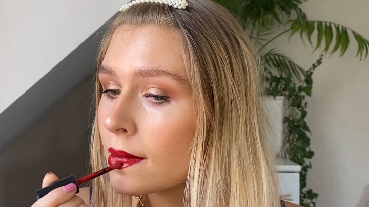 4 glamorous christmas party makeup looks for the festive season, Classic red Christmas lipstick