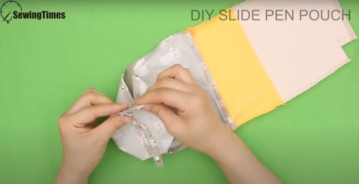 sew the perfect gift 5 easy sew gift ideas with step by step videos, Pinching the corners ready to sew
