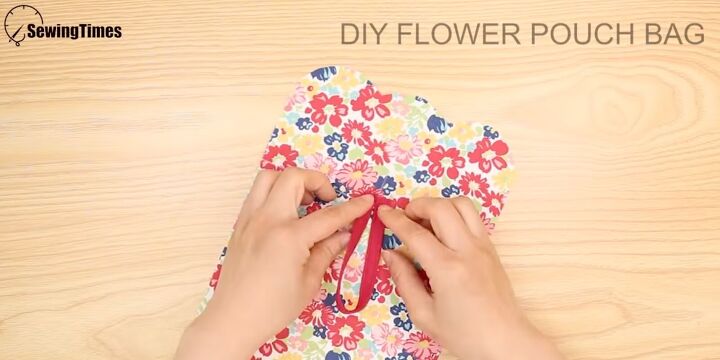 sew the perfect gift 5 easy sew gift ideas with step by step videos, Sewing the loop to the fabric