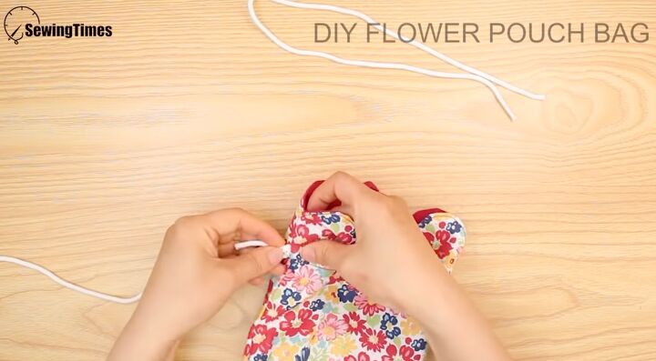 sew the perfect gift 5 easy sew gift ideas with step by step videos, Inserting a cotton drawstring into the bag