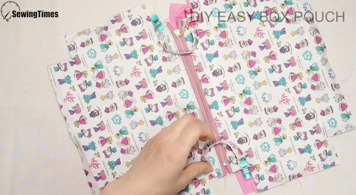 sew the perfect gift 5 easy sew gift ideas with step by step videos, Attaching the short handles for the box pouch