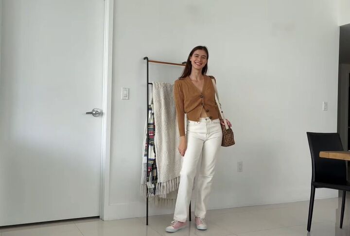 20 nice outfits with white jeans for all seasons yes even winter, White jeans with a cropped camel cardigan