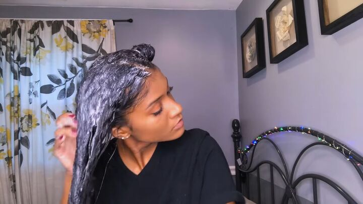 how to make use a greek yogurt hair mask for natural curls, Applying the yogurt hair mask to the top