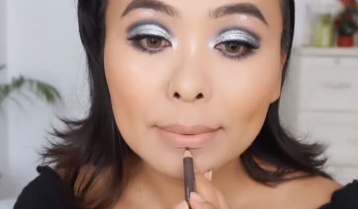 makeup hack how to put on nude lipstick without looking washed out, Lining lips with a brown pencil