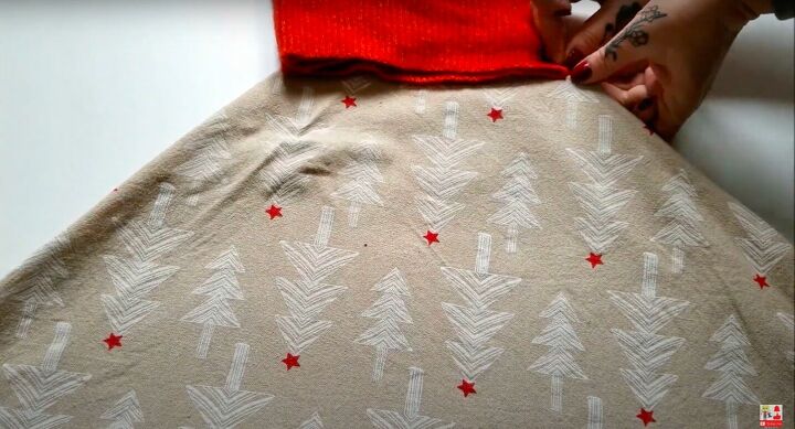 make your own christmas dress from an old top a festive tablecloth, Measuring the waist for the dress