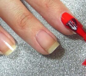 4 easy tips for how to paint your nails with the opposite hand, Tips for painting nails with left hand