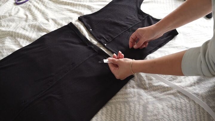 3 easy upcycling clothes tutorials to give your old garments new life, Inserting elastic into the hem