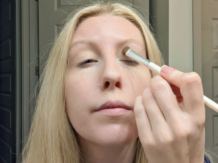 recreate this easy glittery eye makeup for nye