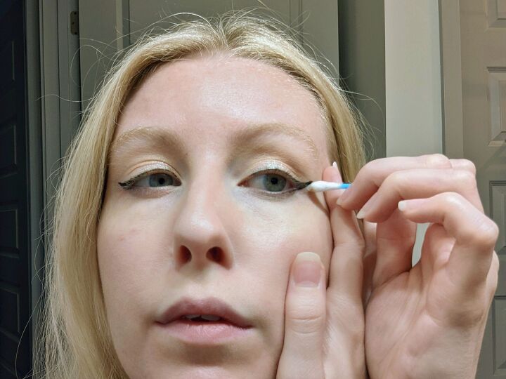 recreate this easy glittery eye makeup for nye
