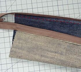 handy zipper pouch, You can see now the hanging end is needed for some space to get that top stitch started