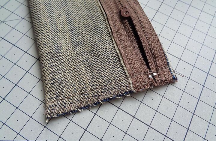 handy zipper pouch, Zigzag stitch or overlock the edes If those metal stoppers on the zipper are a bother you can carefully unfold and remove them prior to stitching