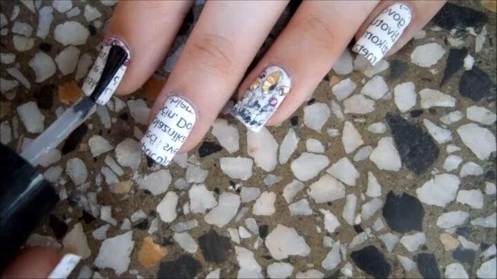 Have You Read Today's Headlines? Newspaper Nails Are So Easy to Do! | Upstyle Have You Read Today's Headlines? Newspaper Nails Are So Easy to Do! | Upstyle