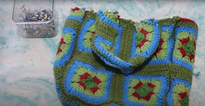 got an old crochet blanket try out this granny square bag tutorial, Attaching the handles to the bag