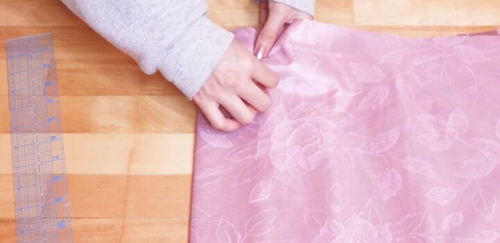 looking to upcycle old bedding try this box pleat skirt tutorial, Pinning the box pleat in place