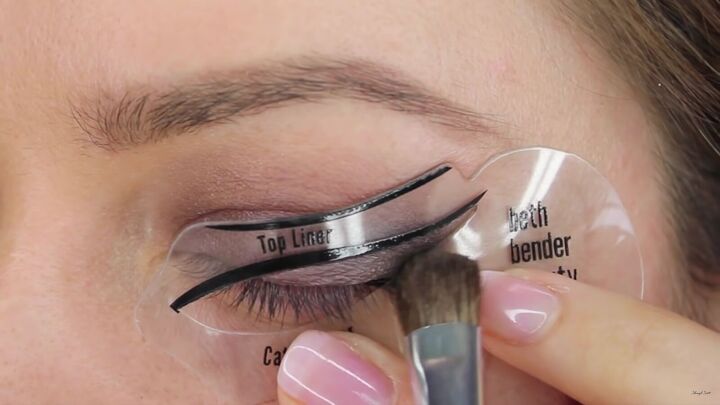 how to use eyeliner eyeshadow stencils to get perfect eye makeup upstyle