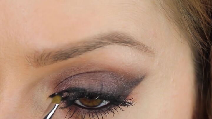 how to use eyeliner eyeshadow stencils to get perfect eye makeup, Adding black gel liner to the wing