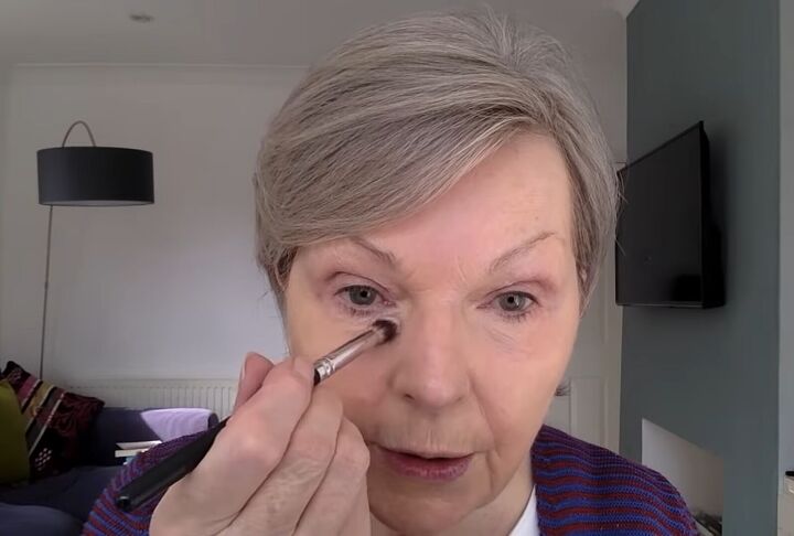 everything you need to know about foundation for an older face, Applying translucent powder to seal makeup