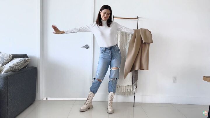 7 cute outfits with ripped jeans for fall and winter, Ripped jeans with a turtleneck outfit