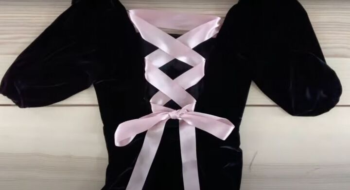 jocelyn antoinette can i make 2 diy reformation dresses for 10, Threading ribbon through the back of the dress