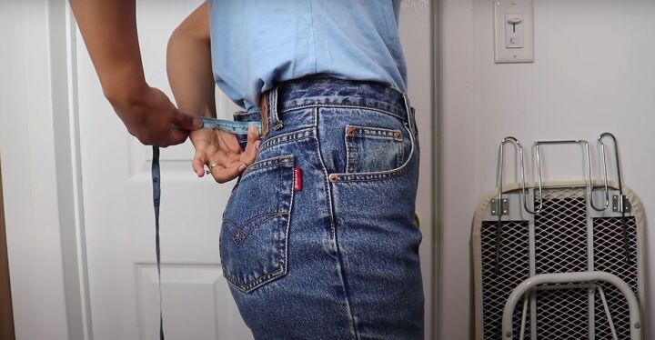 how to take in jeans the proper way for a perfect fit, Measuring how much to take in