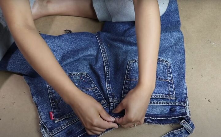 how to take in jeans the proper way for a perfect fit, Measuring the amount to take in at each seam