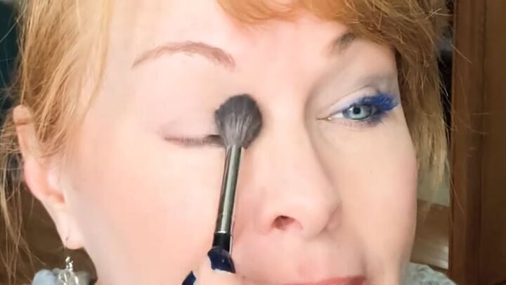 does blue mascara make blue eyes pop read this tutorial to find out, Applying taupe eyeshadow as a base