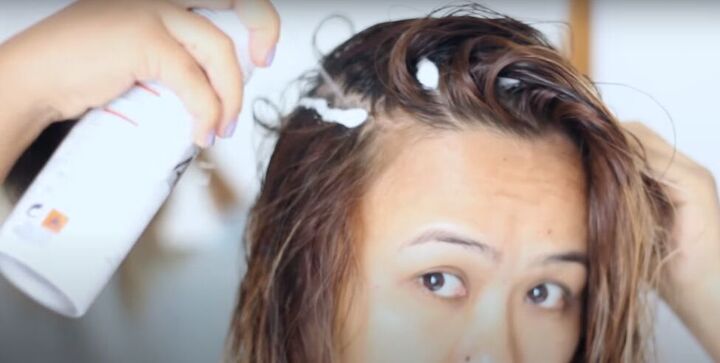 6 helpful hair hacks for an oily scalp dry ends, Applying root lift mousse to the hair roots