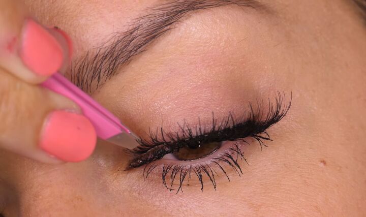 how to trim false lashes that are too long apply them like a pro, Applying the inner section of false lashes