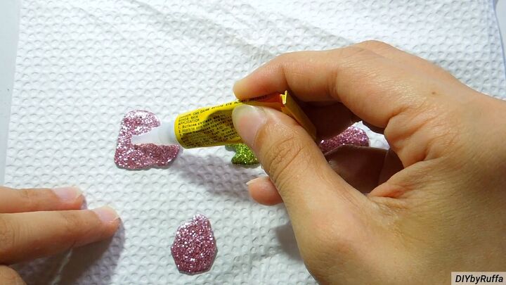 how to make cute diy pins with resin glitter inspired by tumblr, How to make epoxy resin pins