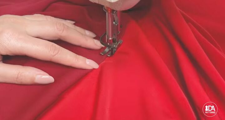 how to sew a romantic vintage inspired puff sleeve dress, Joining the lining and bodice at the neckline
