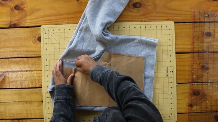 2 easy diy sweatshirt refashions making bandana flannel sleeves, Tracing around he