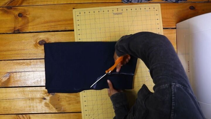 2 easy diy sweatshirt refashions making bandana flannel sleeves, Reshaping the armholes