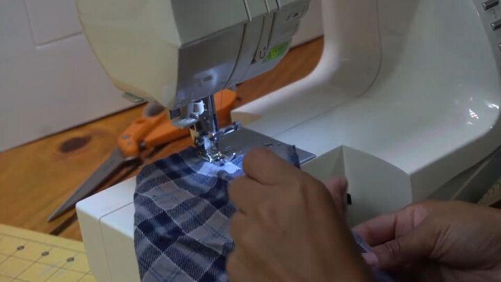 2 easy diy sweatshirt refashions making bandana flannel sleeves, Sewing the flannel sleeves