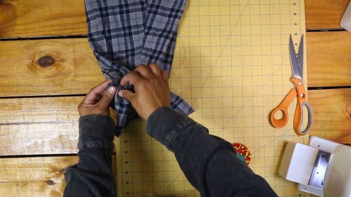 2 easy diy sweatshirt refashions making bandana flannel sleeves, Attaching the cuff to the sleeve