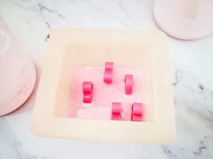 how to make melt and pour soap with embeds