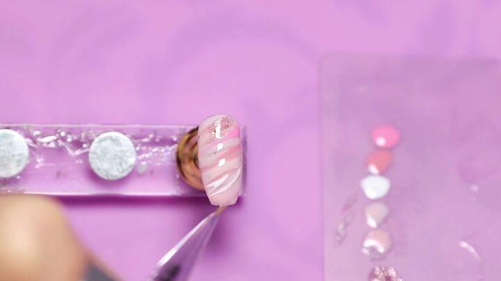 5 cute pink and white gel nail art designs perfect for beginners, Easy nail art ideas