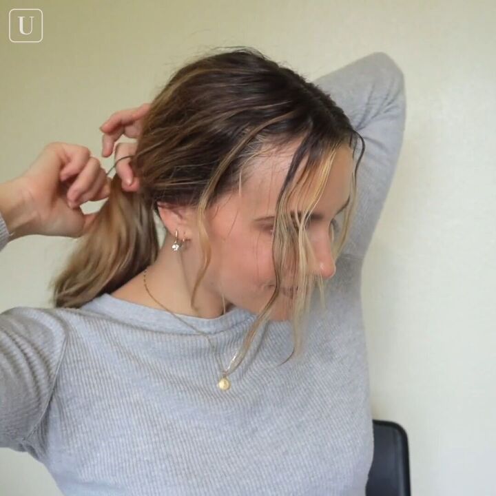 5 cute hairstyles for dirty hair that are super easy to do, Tying hair in a low ponytail