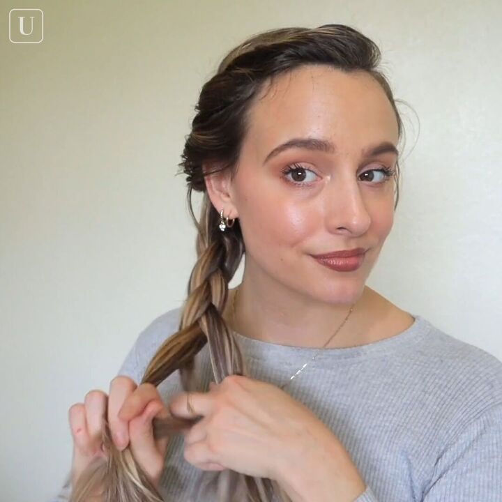 5 cute hairstyles for dirty hair that are super easy to do, Braiding hair to the bottom
